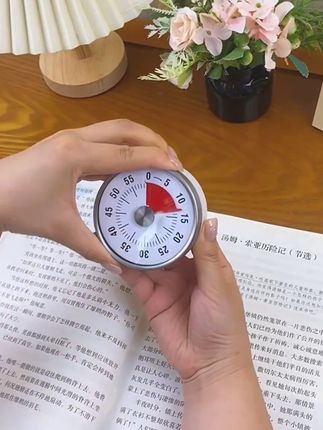 让孩子养成时间观念,就差一个定时闹钟,可以帮助孩子杜绝外界干扰。二十分钟写字,十五分钟阅读,十分钟算数,让孩子认识时间,感受时间。底部有磁铁,走到哪放到哪,非常方便。#闹钟一响立马起床#定时闹钟#闹钟#携带方便#实用好物