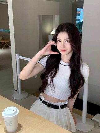 #张予曦毕雯珺真拍了红裙抱 #深情眼 #张予曦 #毕雯珺 #琥珀流光风外套太适合秋天了