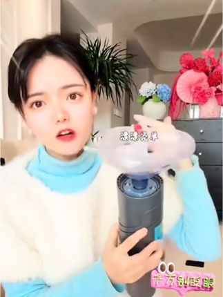 天哪,这简直比电影还精彩,马桶揣子竟然能救人命,太震撼了!#家庭必备#海姆立克防噎器