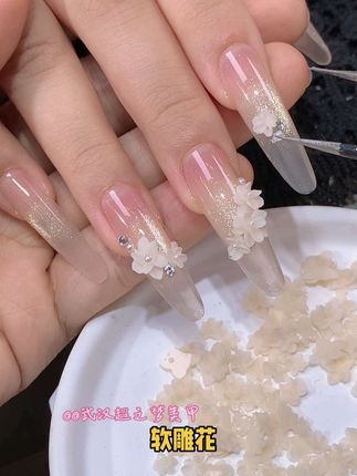 #夏日美甲 #软雕花美甲 #软雕花 #雕花美甲 #美甲饰品搭配