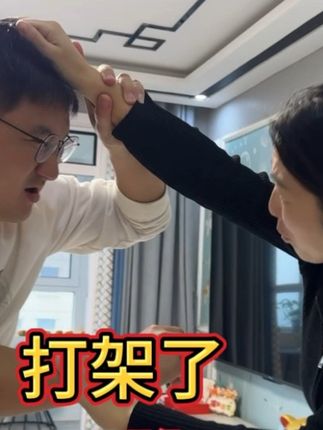 老高伟哥为单独外出干饭,联合哄糖糖,这两口子心眼全用这儿了#vlog日常 #万万没想到 #全是心眼子#贝蜜儿DHA软糖