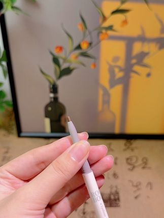 家人们谁懂啊!这支眼线胶笔绝了,眼妆新手也能画出深邃电眼。#眼线胶笔 #仙女必备