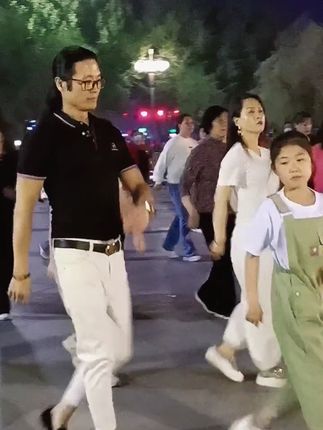 #舞台无处不在#户外舞蹈#广场舞dou起来 @抖音Dou+上热门 @DOU+小助手 @抖音小助手
