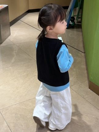 孩子的爱很干净很纯粹 你爱她 她就爱你 而不是因为你是谁 她就该爱你 你用没用心 她能感受到 她是小 她又不傻 #我的女孩#骗你生女儿系列 #女童穿搭分享 #女儿穿搭