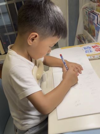 有了这剑桥树坐姿器,孩子再也没有趴在桌上写字啦#辅导作业 #坐姿矫正器 #剑桥树 #剑桥树坐姿矫正器