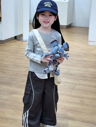 秋天给女儿这样穿,太潮太酷!百搭休闲又时髦的潮酷小套装上身太炸街了!#高品质童装 #潮童穿搭 #秋款新款 #萌娃穿搭 #童装上新