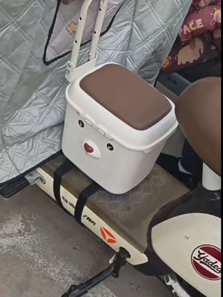 不仅能当宝宝的安全座椅,还能当储物箱,全包围围栏,可折叠的扶手,超强承重力,就这么一款好用又贴心的#儿童座椅 给娃安排上!#电动车前置儿童座椅 #儿童电动车座椅 #一物两用 #实用又方便