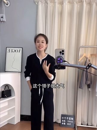 休闲风运动套装女秋季新款韩版V领宽松卫衣时尚两件套#显高显瘦穿搭 #休闲裤 #遮肉显瘦穿搭 #女装穿搭 #休闲舒适