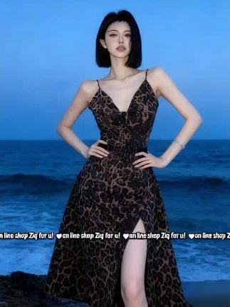 蓝调海岸线侧开衩性感豹纹吊带连衣裙女秋御姐风高腰a字长裙 7066#穿搭分享#谁穿谁好看#OOTD
