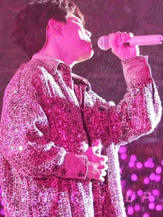 苏醒 这就是你说的雨下的不大吗?! nothingmore和雨 氛围感拉满了@苏醒AllenSu #苏醒 #再就业男团 #0713 #披荆斩棘 #苏醒misspretty舞台好会扭