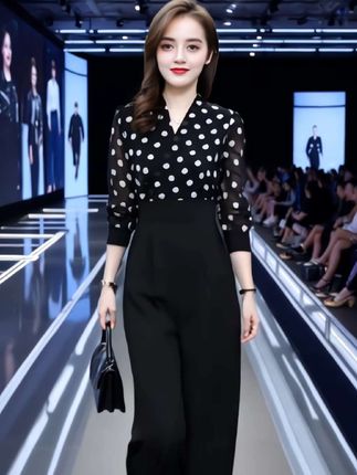 #气质女神穿搭 #时尚减龄穿搭 #显瘦显高显气质 #减龄显瘦穿搭 #春秋气质波点连体裤