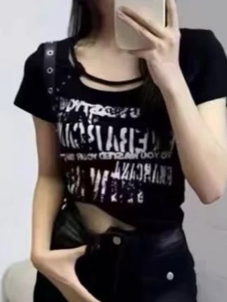2025夏季时尚辣妹街头风修身短款T恤女印花铆钉设计感设上衣女.#法式设计感t恤 #ootd穿搭 #夏日穿搭 #女装#好物推荐