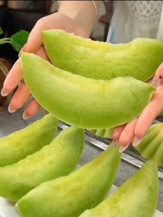 正宗玉菇甜瓜 #玉菇甜瓜#甜瓜 #好吃不贵经济实惠 #超便宜超划算#嘎嘎好吃