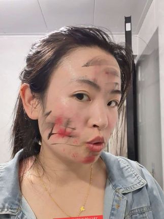 真不愧是销量几十万单的卸妆油,我已经用了很久了,养卸护三合一,轻松卸干净各种大浓妆,0.1秒乳化,纯植物配方,敏感肌也能用,卸完干干净净不紧绷,不油腻。爱了爱了!#卸妆油#陈十安推荐#植物卸妆油