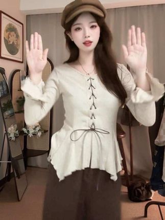 喜欢我……的这件衣服么🥰#秋季穿搭 #分享一下日常工作中碎片 #女主播 #女装新品日