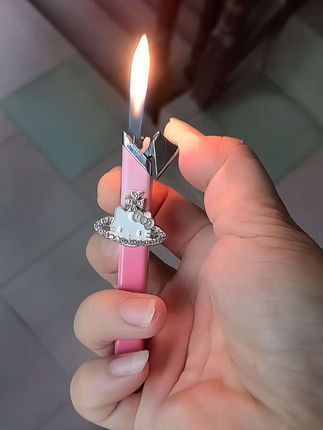 不敢想象我的好朋友收到这个礼物会有多开心啊#hellokitty #打火机 #阔爱炸了 #少女心 #惊喜 @DOU+小助手
