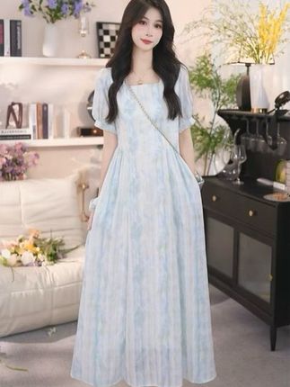 蓝色晕染收腰夏季新款方领晕染系时尚显瘦温柔连衣裙#女装 #连衣裙 #碎花连衣裙 #温柔连衣裙