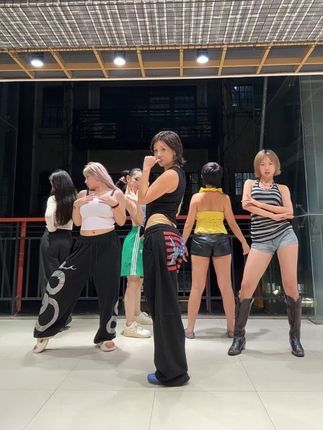 和姐妹们上完舞蹈课后的发疯时刻 #抖音潮流舞蹈大赛 #Isit舞蹈挑战 #和你姐妹一起拍