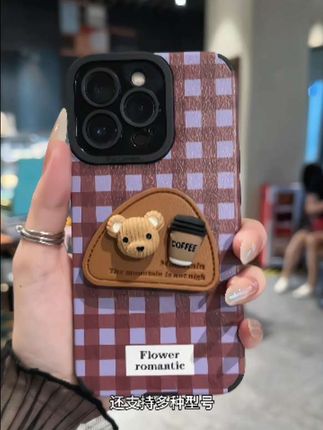 咖啡熊支架适用苹果15华为vivo/oppo小米iPhone16瞳眼羊皮手机壳#手机壳 #防摔手机壳 #苹果高级壳 #这个手机壳真的长在我心巴上了#阔爱炸