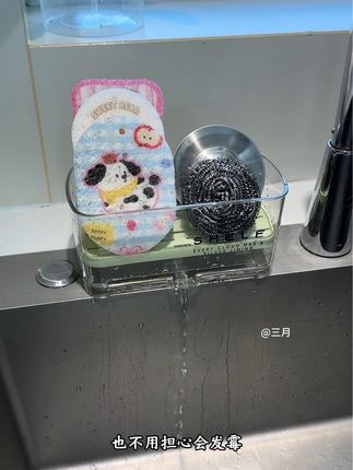 在厨房水槽边放一个#沥水架,洗碗擦钢丝球等小工具就有地方收纳了,台面也不会乱糟糟! #厨房好物#水槽沥水架#台面置物架#置物架
