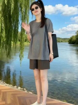 复古独特设计感圆领百搭显瘦新款纯色短袖T恤短裤两件套装~#休闲穿搭 #短袖t恤 #穿出自己的风格 #宽松版型 #穿搭