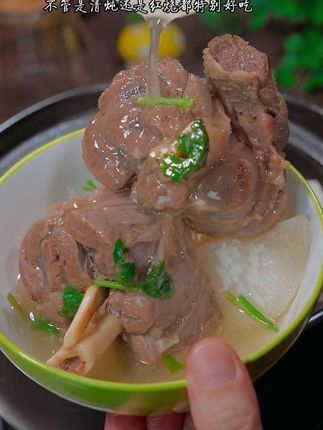 大口吃肉大口喝汤!这个羊小腿拿来红烧或清炖都很好吃#妈呀太香了 #羊小腿 #草原美食#大口吃肉的感觉真好 #美食