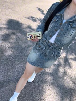 圈子越来越小,话也越来越少,有人称之为成熟,有人称之为孤独,而我觉得这叫看透,独处是为了不陪别人演戏,不争是为了放过自己的内心,生命几许要遵从自己,圈小、事少、挺好:一个人最好的状态就是孤独、安静、自由且清醒...#早秋穿搭#穿搭vlog#谁穿谁好看