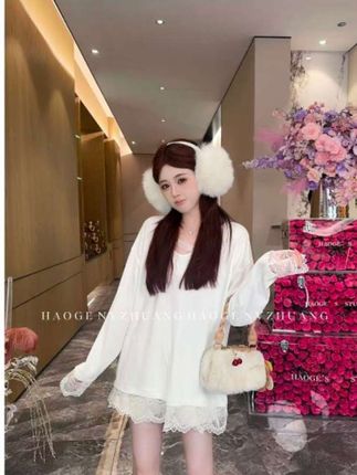 #蕾丝打底衫 #宽松版型 #遮肉显瘦 #时尚气质穿搭 #时髦穿搭