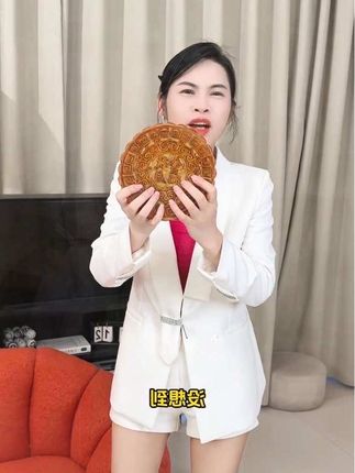 真材料足的大月饼,中秋节送礼佳品#大月饼 #中秋礼盒推荐 #中秋礼盒