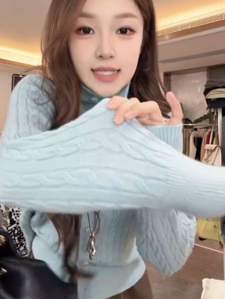 针织开衫女2025秋季新款女装潮麻花单排扣高领打底毛衣外套女。#针织衫 #新款分享 #高级感穿搭 #谁穿谁好看系列 #面料柔软舒适