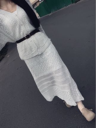 手掌就那么大,握不住的东西太多了。好像稍不努力,连快乐都养不起。透支的快乐要用无数倍失落感来偿还,原来情绪到底真的可以沉默到一句话都不想说..#穿搭