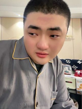 林旭同学就跟这天气一样,阴晴不定,上一秒还乐呵的玩游戏,转眼就梨花带雨抽泣有声!我们的内心世界还真的只是个小宝宝#自闭症#林旭同学主要成就