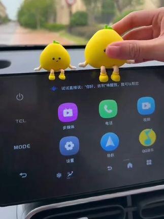汽车中控台摆件2025新款车载小柚子创意车内可爱治愈有趣装饰品