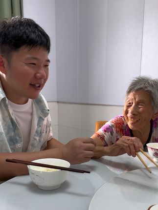 奶奶从小就告诉我们不能撒谎,可她一句“我不喜欢吃”骗了我们几十年#记录真实生活 #农村生活 #隔辈亲