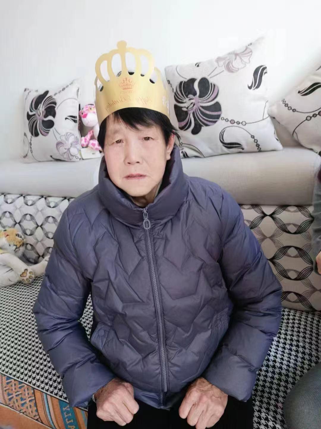 终于把婆婆找回来了,心里反而更加难受,婆婆永远离开了,我不愿相信这是个事实,熟悉的房子再也听不到熟悉的声音,看不到熟悉的脸庞,她这辈子太苦了,希望孟婆多加点糖,我们本没有血缘关系却有缘成为一家人,相处了25年你的离去让我措手不及,婆媳一场,缘分已尽,我的余生再无婆婆,对您无尽的思念何时才是个头?说好以后会和我一起做好多好多事,为什么要失言呢,家里的东西找不见都是问你呢,随时回应我,现在你把自己弄丢了,永远也回不来了,你让我有事以后问谁?撕心裂肺的哭喊,也喊不回您,有幸得于你疼爱庇佑25年,再见只能在梦里,你来人间这一趟太苦了,从此愿你不再受苦😭😭😭😭😭😭😭😭😭😭😭😭😭😭