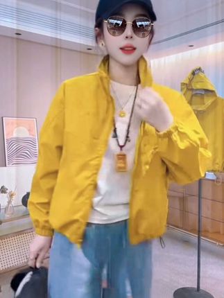 纯色双拉链冲锋衣外套女2025新款爆款春秋时尚减龄设计感夹克上衣#秋季穿搭 #冲锋衣外套 #不挑年龄不挑身材 #高品质女装 #秋季主打简单干净氛围感