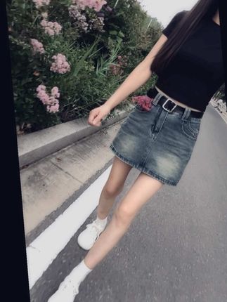 女人一定要清醒,少扯没有用的感情,少操不该操的心,始于钱,终于钱,向钱看,向厚赚,人间疾苦,有钱无阻!#夏季穿搭 #穿搭 #显高显瘦显腿长