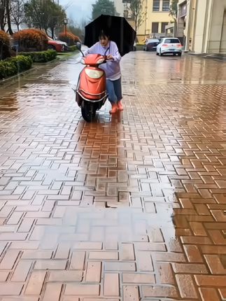 这款雨衣,加大加厚的版型设计,耐磨耐脏,单人,双人都有#雨衣 #雨披 #电动摩托车雨衣 #防刮耐磨 #超便宜超划算 @DOU+小助手 @巨量千川
