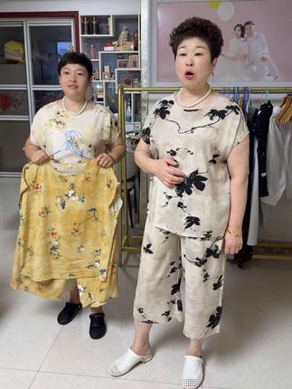 兄弟媳妇我俩穿的衣服好看吗@河南你华哥李妈妈