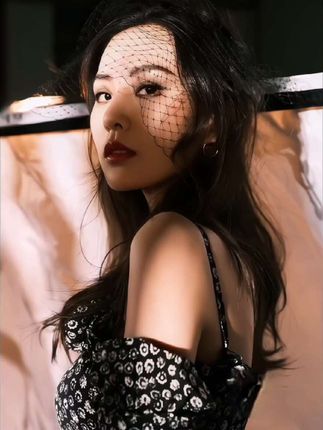 🌻质傲清霜色,香含秋露华。#刘诗诗 #气质这一块拿捏死死的 #美出高级感 #盛世美颜 #上热门 @DOU+小助手 @抖音创作灵感