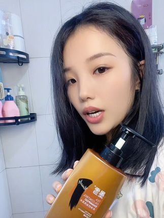 墨雪茶净控油洗发水清爽发丝,清新茶香带来舒适的洗护体验#洗发水推荐 #生活必备 #自用好物推荐