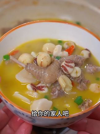 俗话说一只鸽子胜九鸡,三伏天就要到了,可以给家人炖这个四神鸽子汤喝~#煲汤 #四神汤 #鸽子汤 #适合孩子喝的汤 #为你煲汤