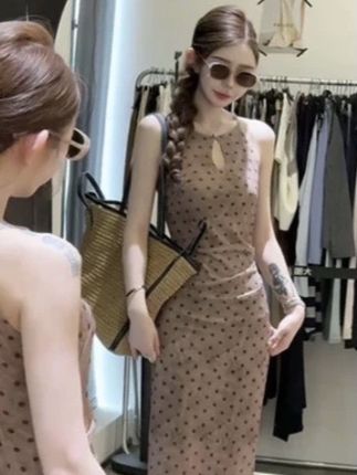 设计感连衣裙女2025夏季新款法式气质收腰波点无袖中长款裙3250#无袖长裙#设计感连衣裙#法式连衣裙#时尚穿搭#恋夏风