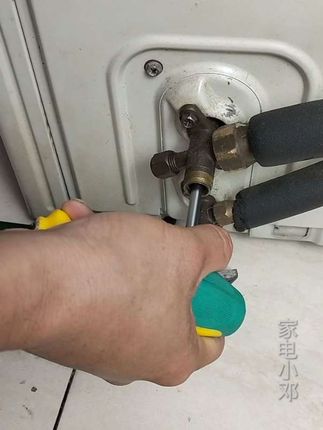 多功能螺丝刀,可以开关空调阀门,可以当普通十字螺丝刀使用! #天星鸟工具#天星鸟螺丝刀
