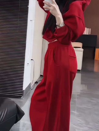#卫衣穿搭 #减龄穿搭 #休闲套装 @DOU+上热门