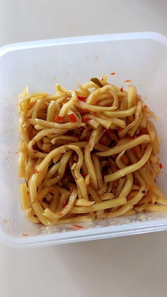 口感味道:从来没吃过这么难吃的木瓜丝。里面全是科技与狠活。口感一点都不好。颜色跟他的图片八竿子都打不着。没买的劝告,千万别买。#我在抖音买买买