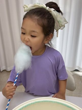 简单又方便的棉花糖机,一小勺砂糖就能出来一个大大的棉花糖,快来和小朋友一起实现棉花糖自由吧#棉花糖 #棉花糖机 #亲子互动 #动手动脑 #让孩子远离手机