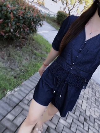 奶茶可以不喝 衣服可以不买 护肤品也可以不用 但班每天必须都要上 因为它是我所有的经济来源啊#穿搭
