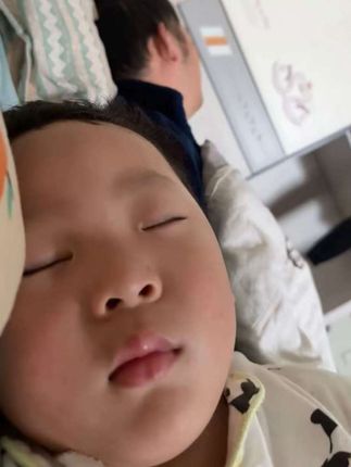 眼都没睁,差点以为做噩梦了😂 #夹子音挑战 #内容太过真实 #家有双胞胎 #日常生活 #带娃