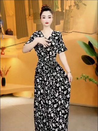 #谁穿谁好看 #优雅气质 #穿出自信穿出美丽 #减龄显瘦穿搭 #美美的裙子 @DOU+上热门 @DOU+小助手